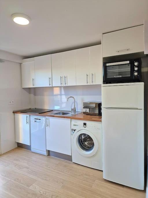 Encantador Duplex Para 6 A 1 Minuto De La Playa Benalmádena Buitenkant foto